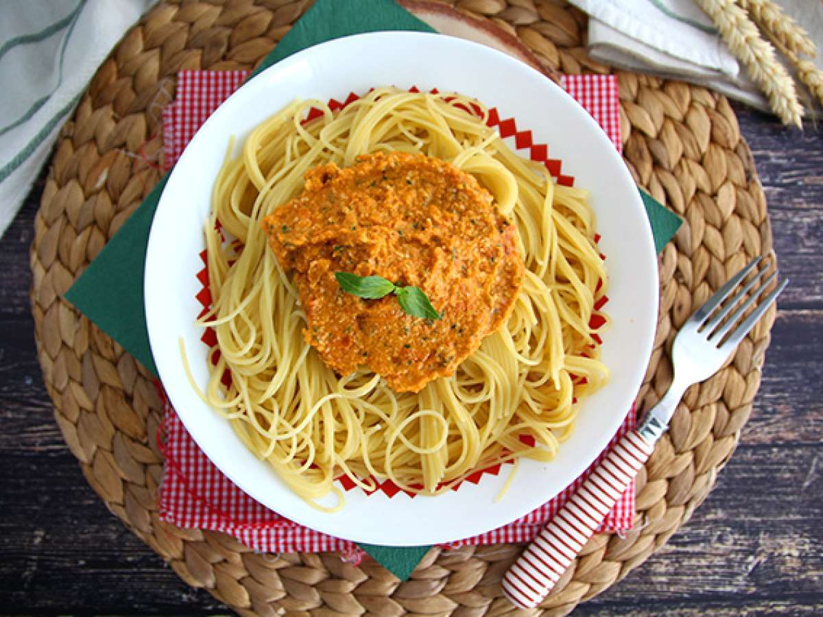 Czerwone pesto – przepis na czerwony sos pesto