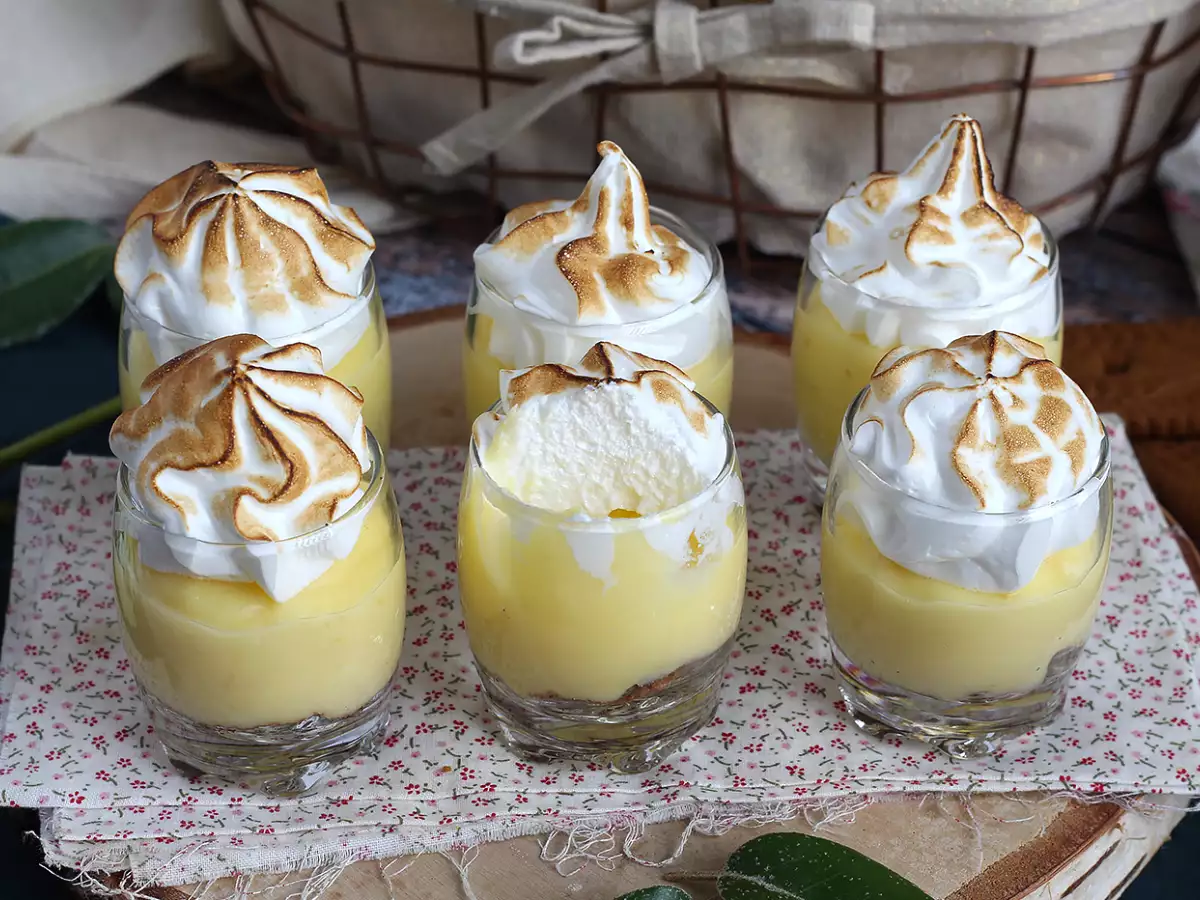 Deserki w pucharkach à la tarta cytrynowa z bezą - zdjęcie 2