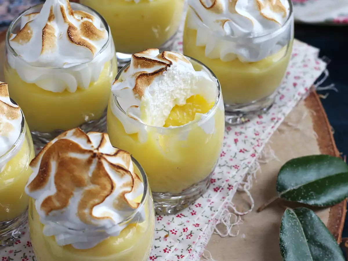 Deserki w pucharkach à la tarta cytrynowa z bezą - zdjęcie 3