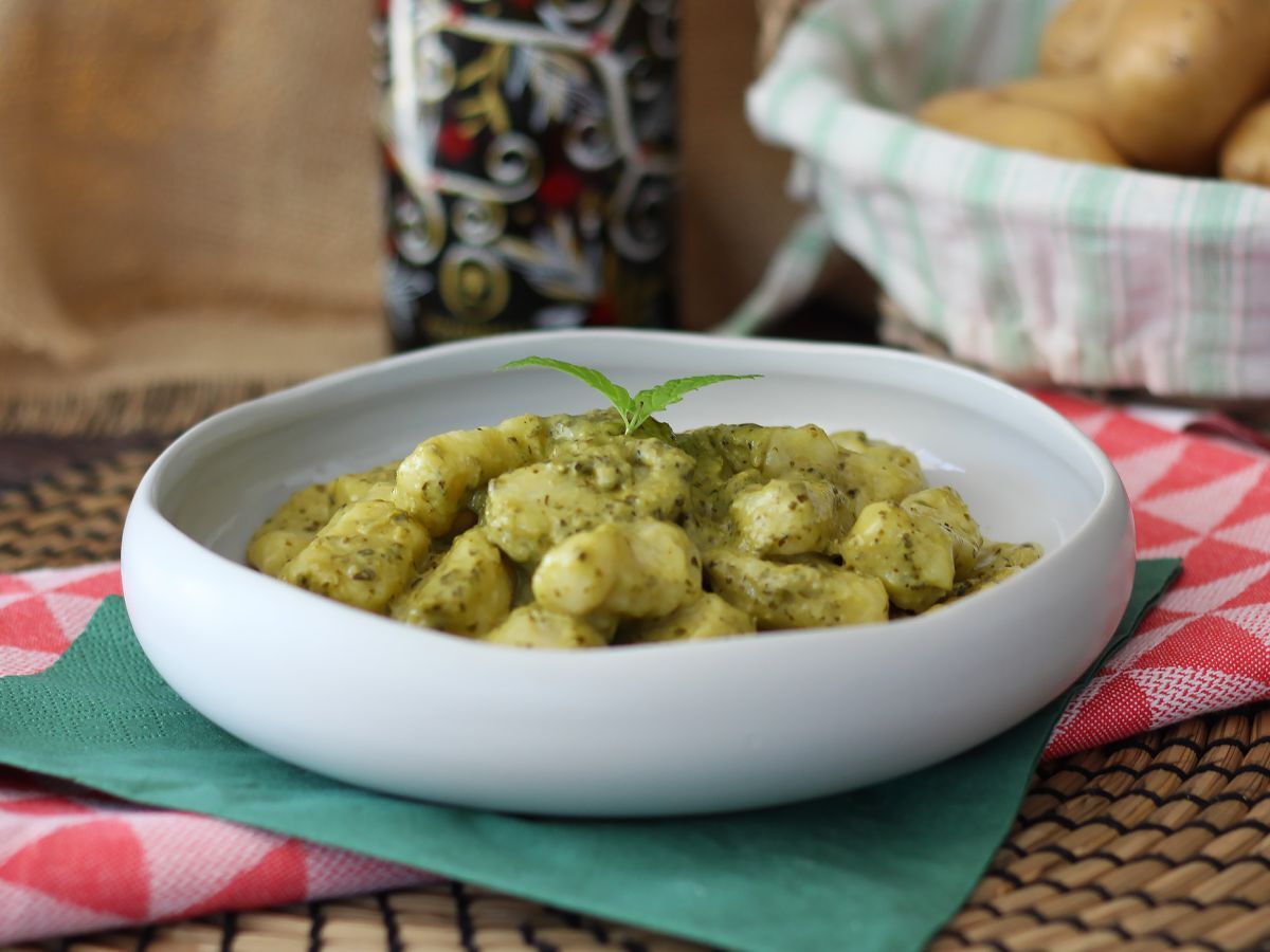 Domowe gnocchi ziemniaczane z pesto