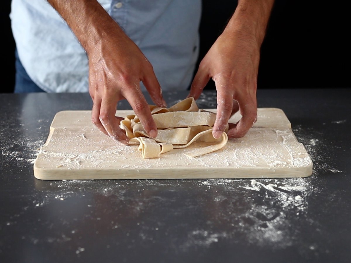 Domowe pappardelle jajeczne: przepis wyjaśniony krok po kroku - zdjęcie 3