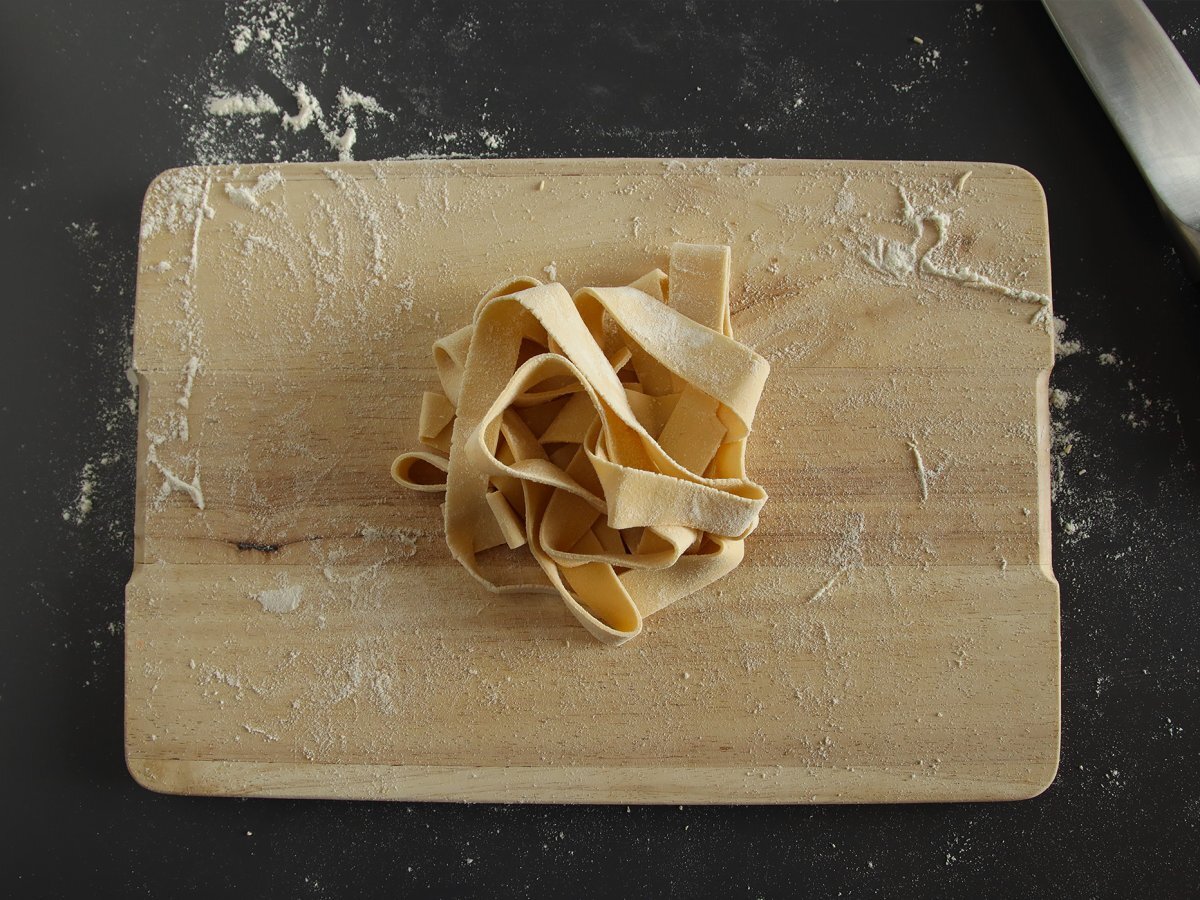 Domowe pappardelle jajeczne: przepis wyjaśniony krok po kroku - zdjęcie 4