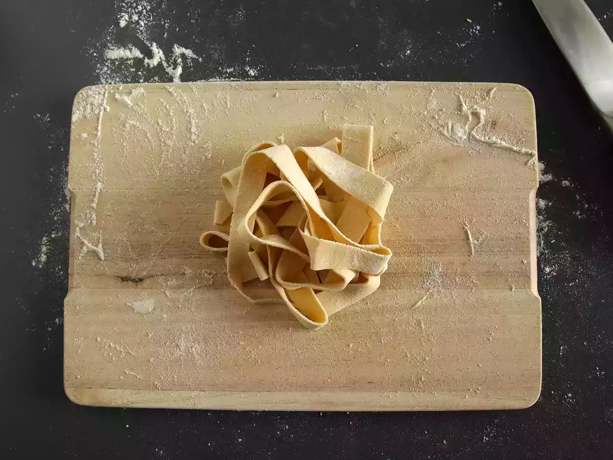 Domowe pappardelle jajeczne: przepis wyjaśniony krok po kroku - zdjęcie 4