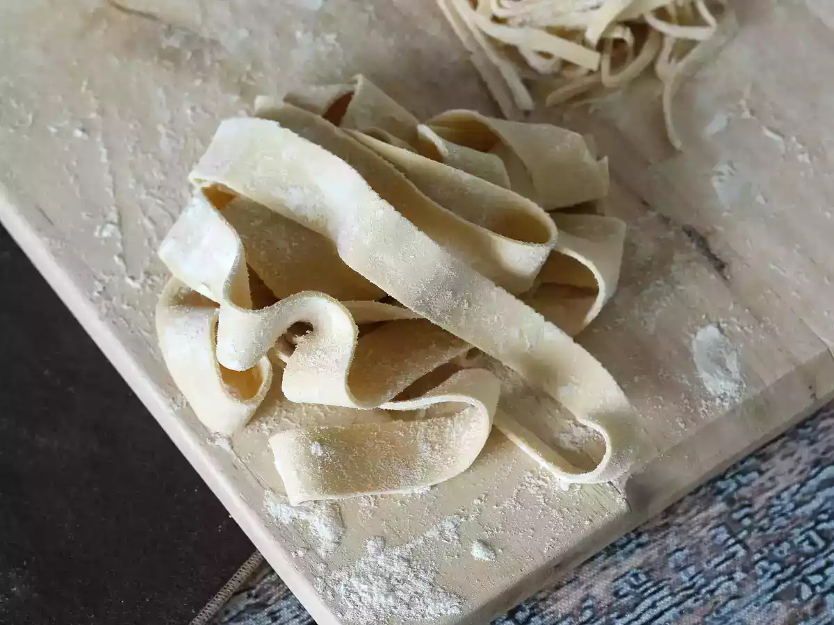 Domowe pappardelle jajeczne: przepis wyjaśniony krok po kroku - zdjęcie 5