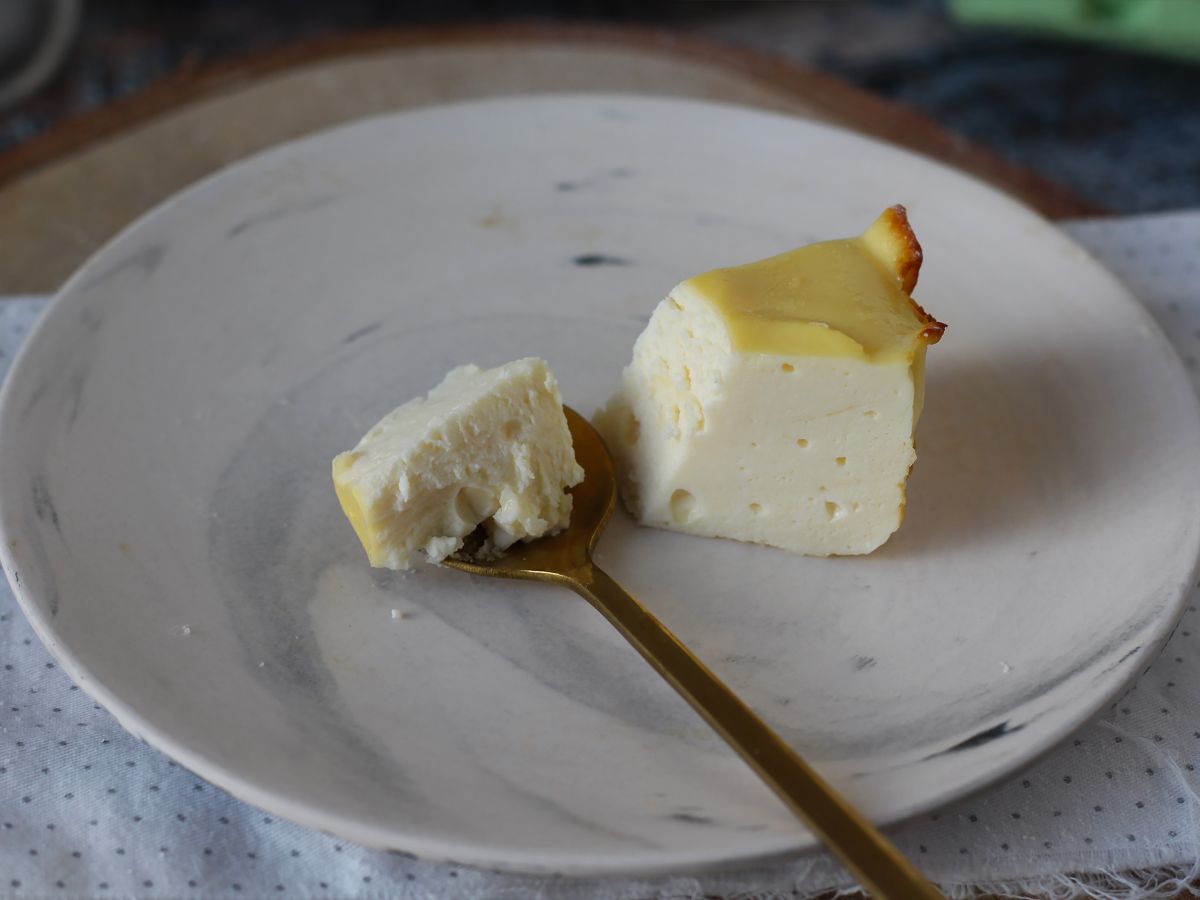 Ekonomiczne ciasto fondant z ricottą z zaledwie 4 składników - zdjęcie 2