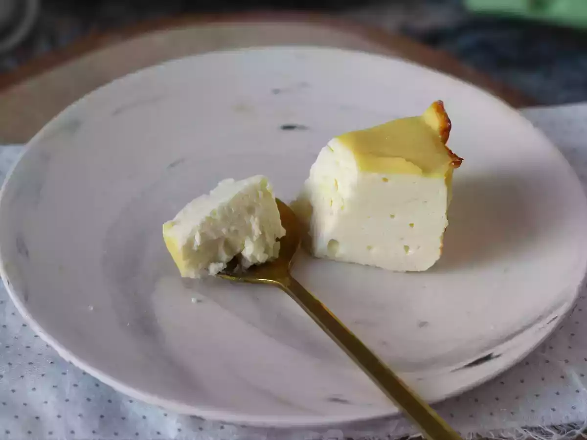 Ekonomiczne ciasto fondant z ricottą z zaledwie 4 składników - zdjęcie 2
