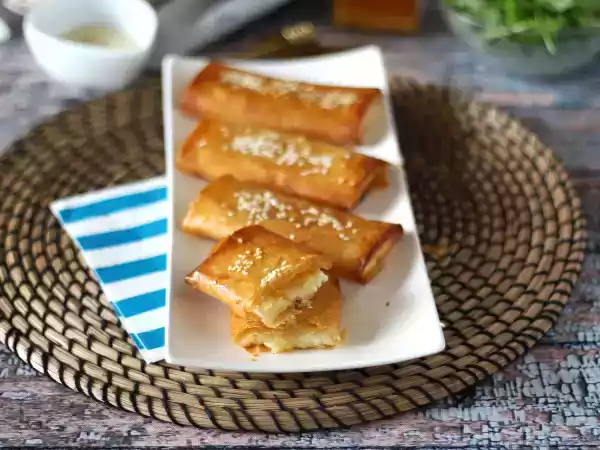 Przepis Feta saganaki, grecki przepis na smażoną fetę z miodem