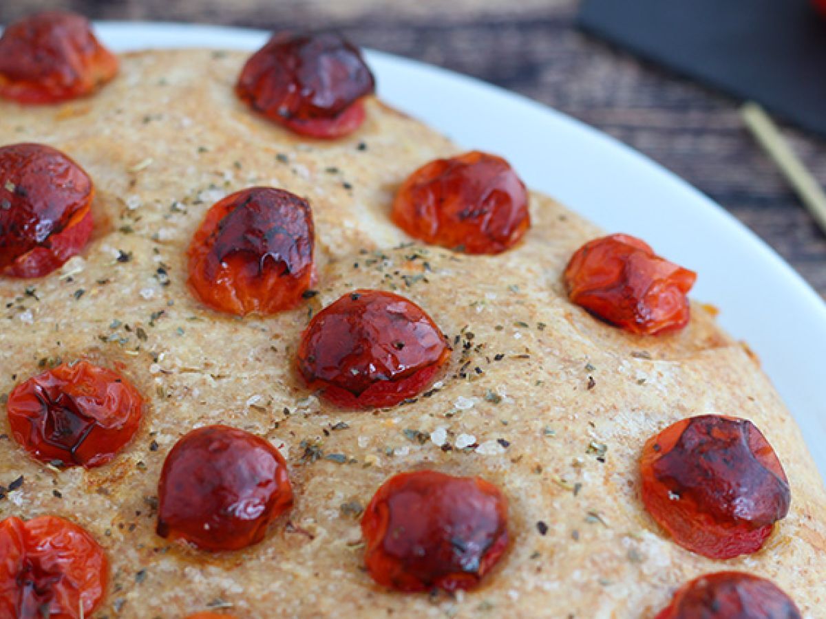 Focaccia z pomidorkami koktajlowymi - zdjęcie 3
