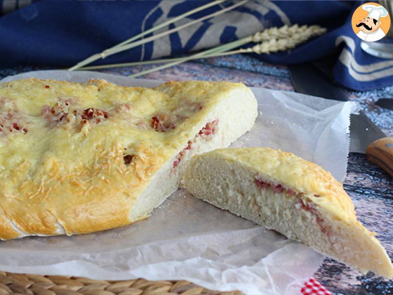 Fougasse z boczkiem i cebulą - zdjęcie 2
