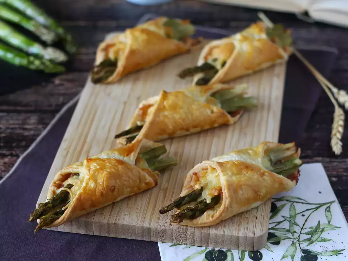 Francuskie przekąski ze szparagami, szynką i ciągnącą się mozzarellą - zdjęcie 2