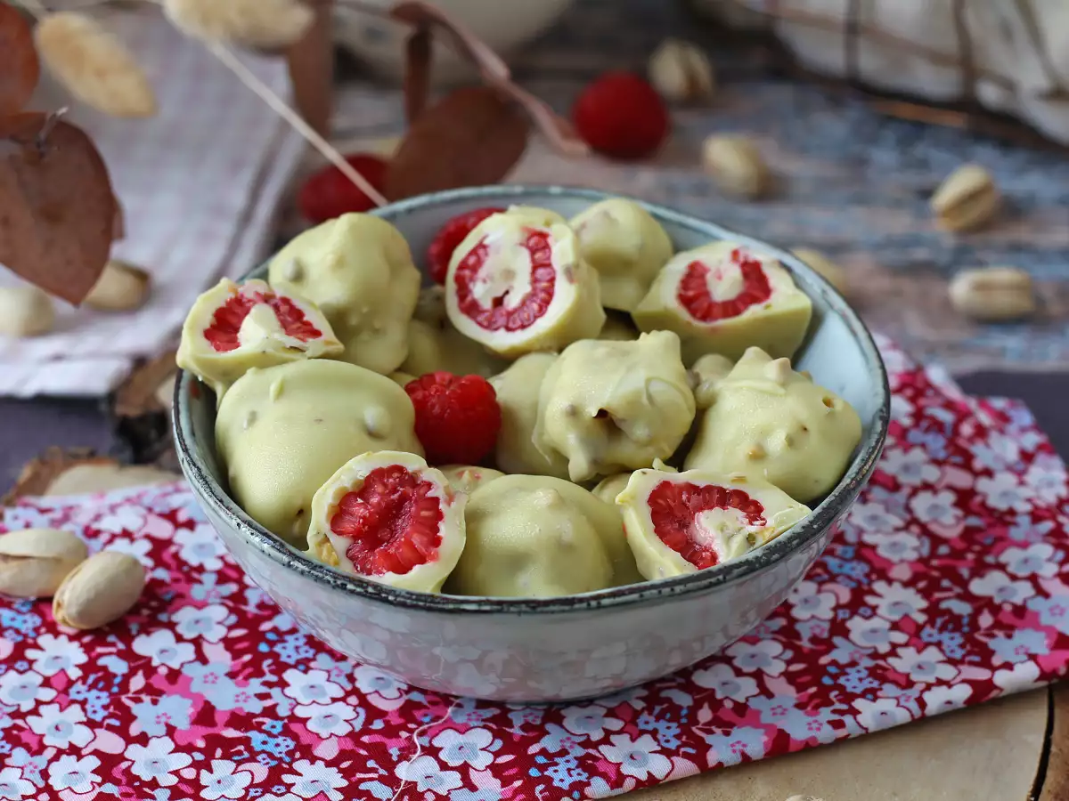 Franui pistacjowe – pyszne maliny w rozpływającej się i chrupiącej czekoladzie - zdjęcie 4