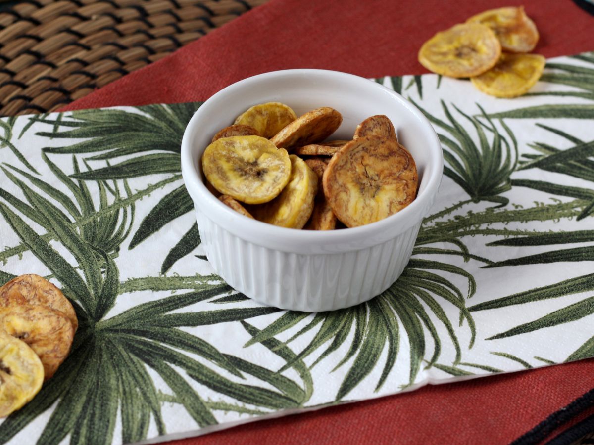 Frytki z bananów macho w frytkownicy powietrznej