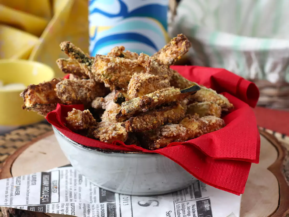 Frytki z cukinii z frytkownicy beztłuszczowej (air fryer)