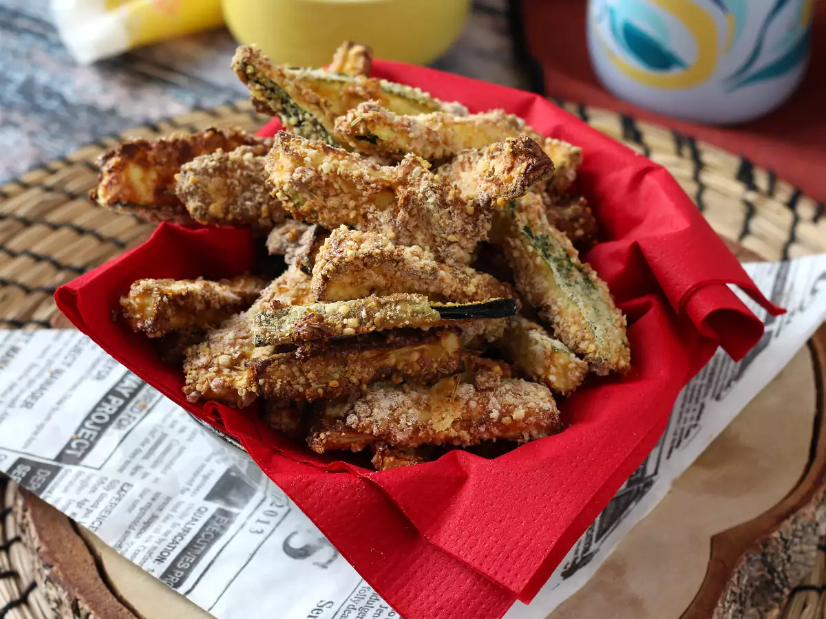 Frytki z cukinii z frytkownicy beztłuszczowej (air fryer) - zdjęcie 4