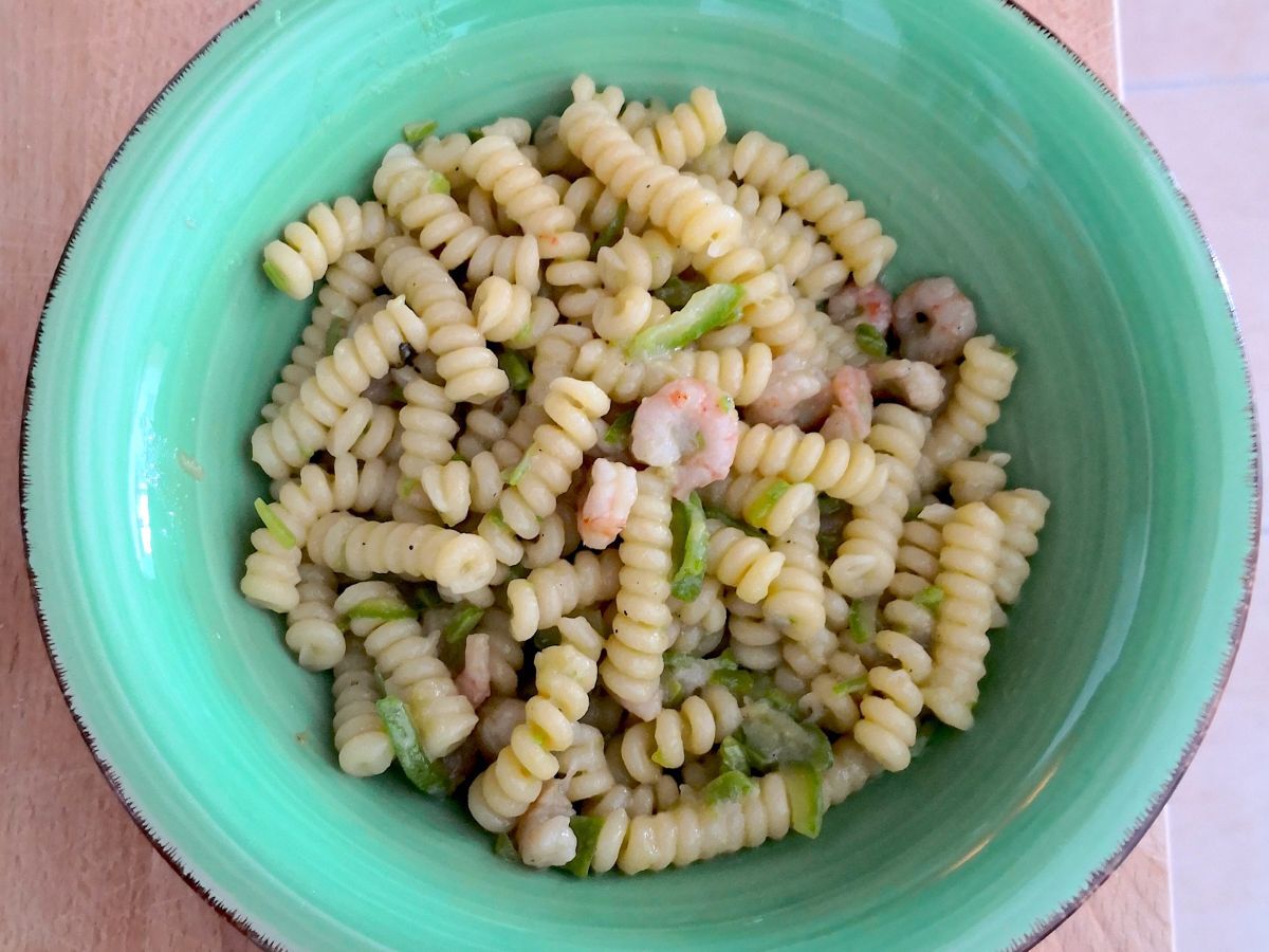 Fusilli z cukinią, krewetkami i imbirem