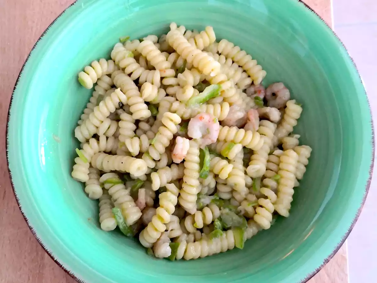 Fusilli z cukinią, krewetkami i imbirem