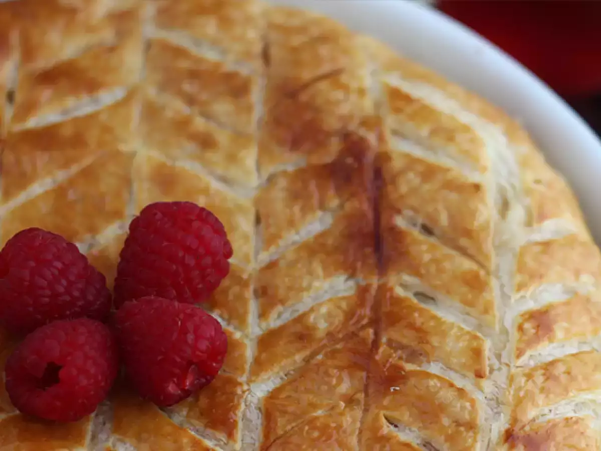 Galette królewska z frangipane, malinami i pistacjami - zdjęcie 3