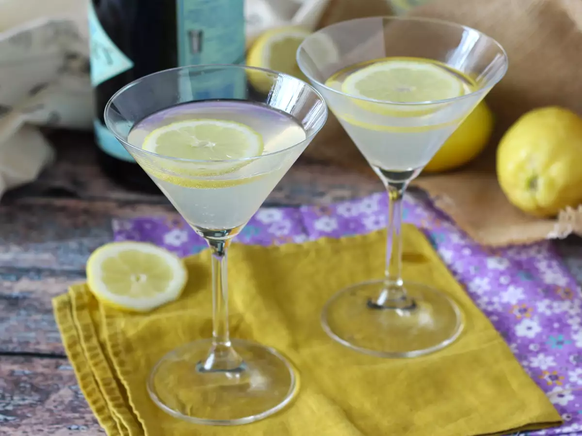 Gin fizz do dzielenia się z gośćmi podczas aperitifu