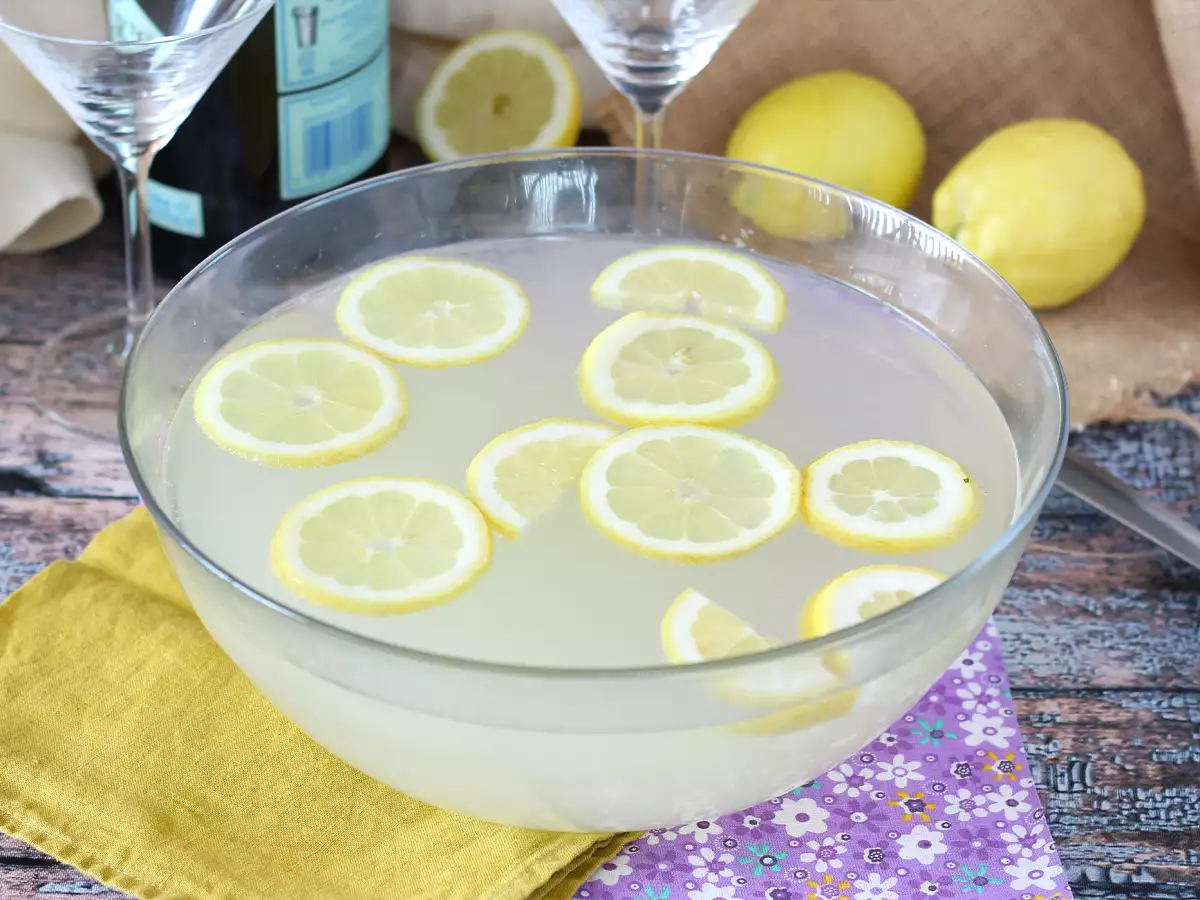 Gin fizz do dzielenia się z gośćmi podczas aperitifu - zdjęcie 4