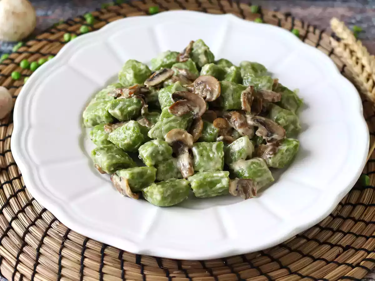 Gnocchi z groszku z sosem grzybowym