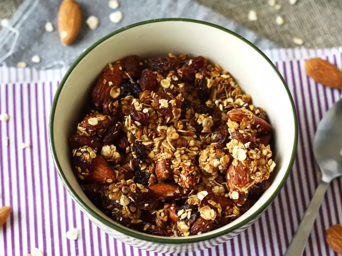 Granola z airfryera w 10 minut – szybkie i chrupiące śniadanie - zdjęcie 2