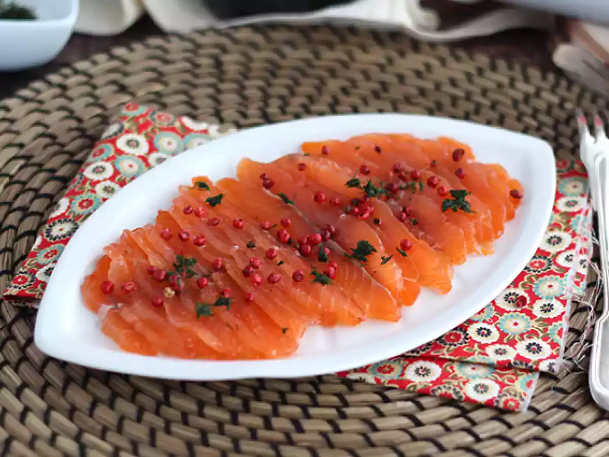 Gravlax, marynowany łosoś w szwedzkim stylu