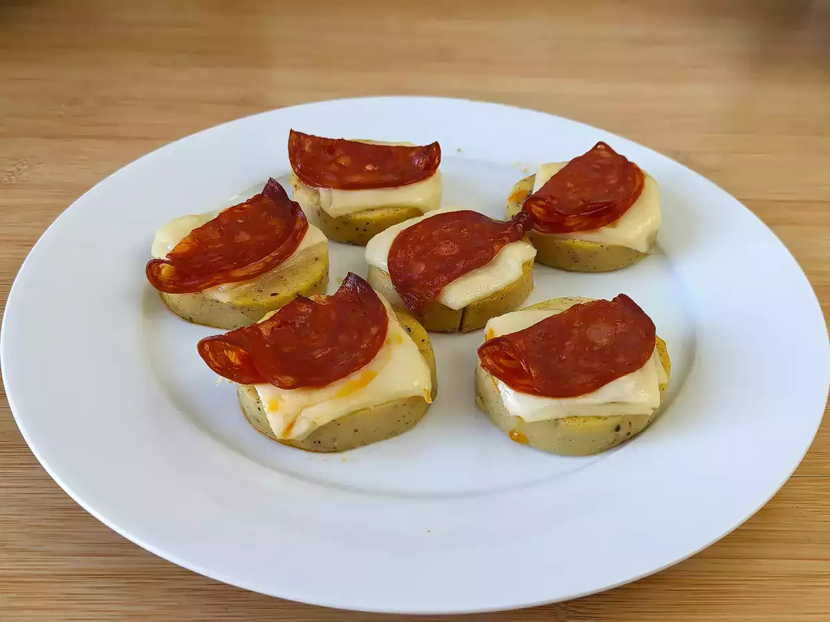 Grzanki z polenty z serem scamorza i pikantnym salami - zdjęcie 4