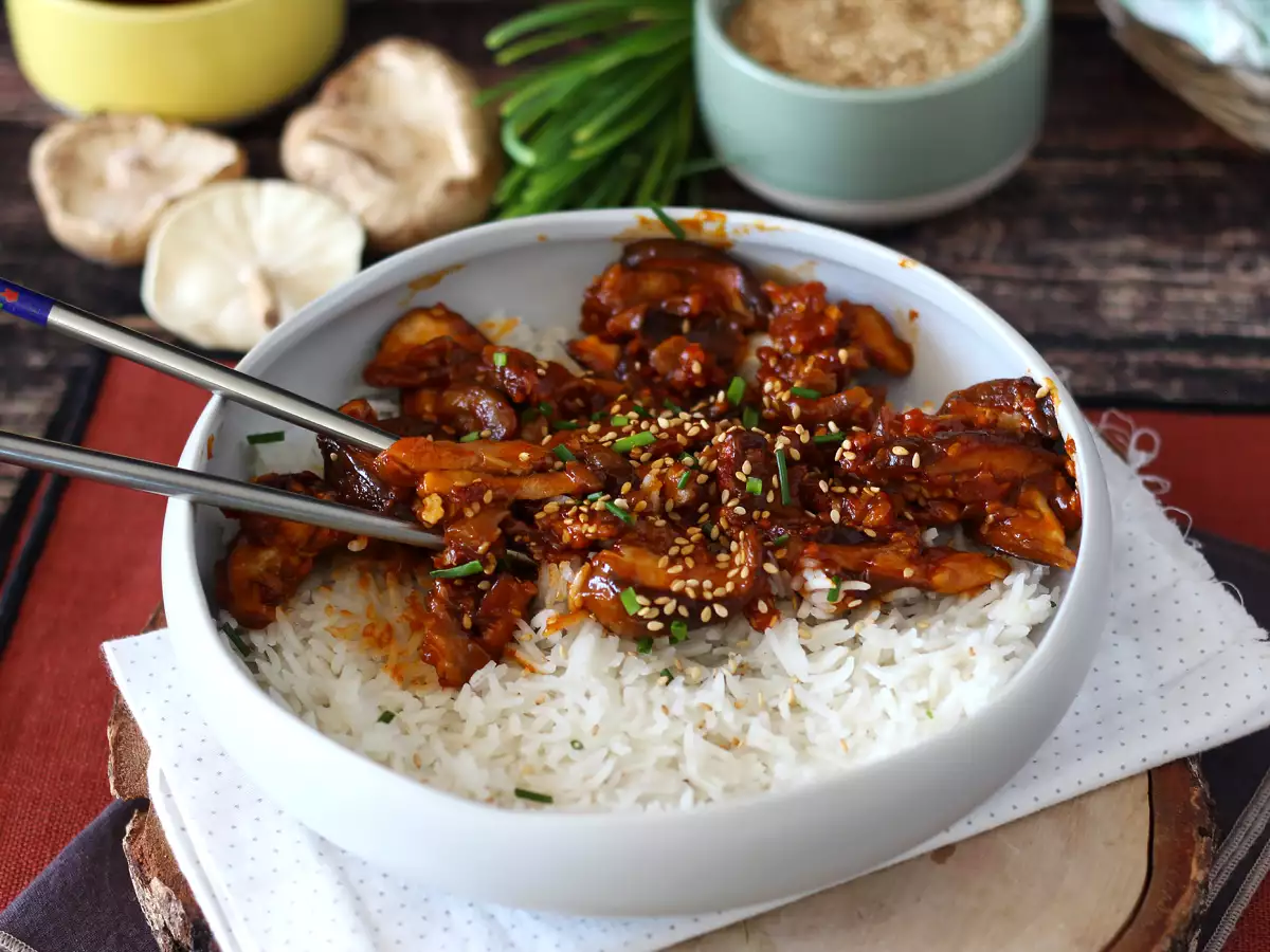 Grzyby shiitake po koreańsku w sosie gochujang