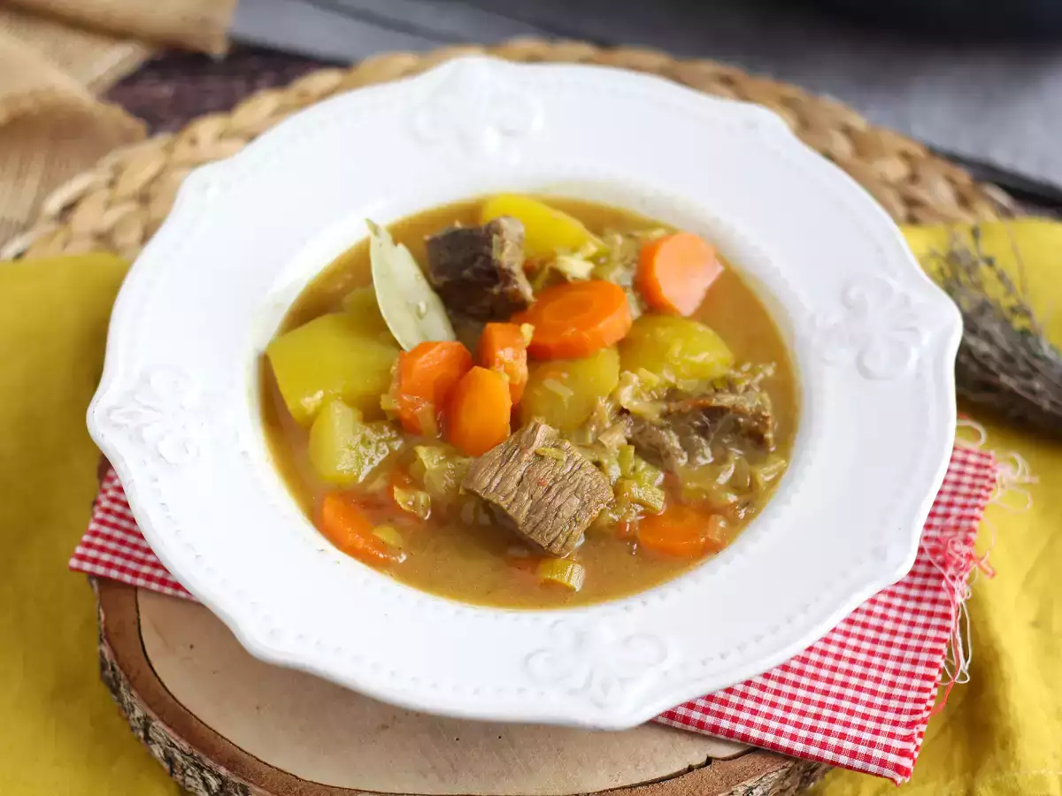 Gulasz wołowy z ziemniakami z szybkowaru - zdjęcie 3