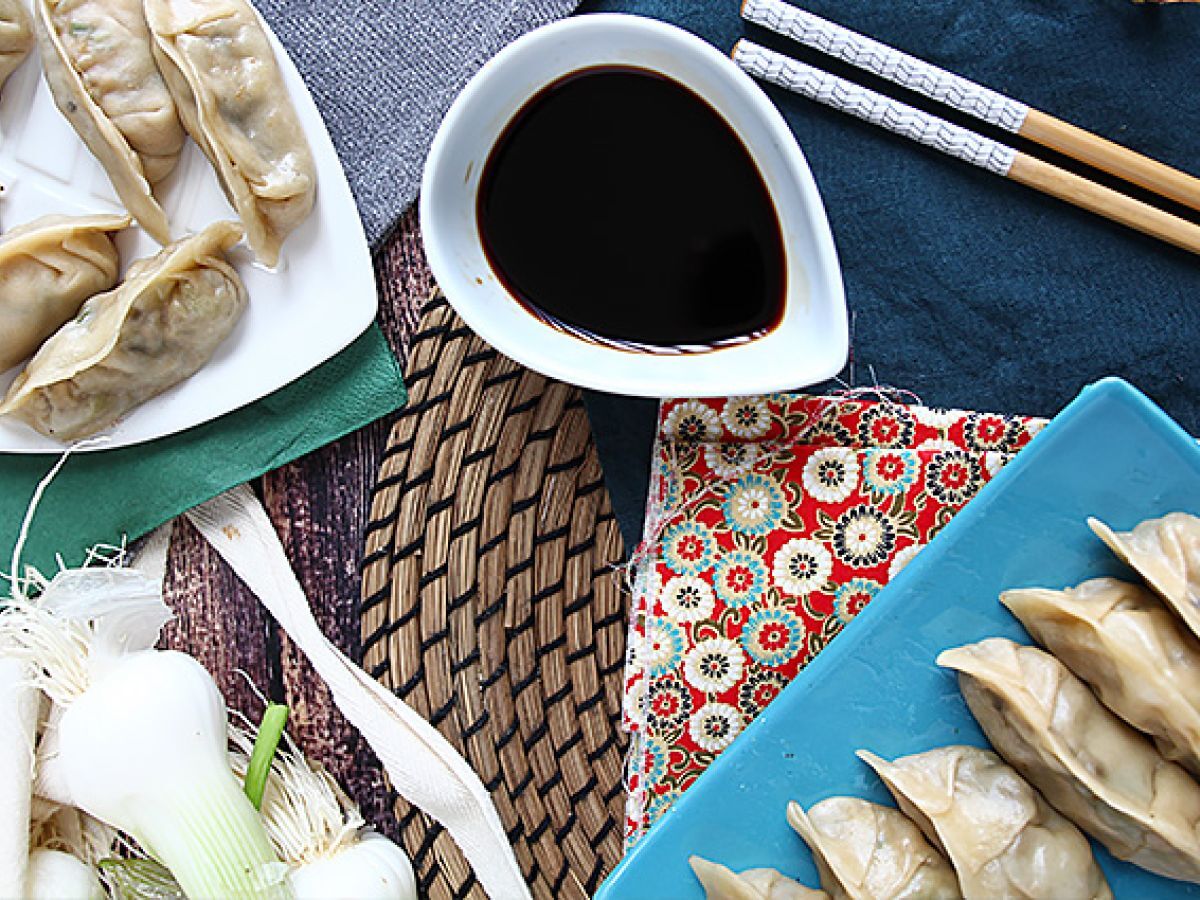 Gyozas z kurczakiem, marchewką i pieczarkami - zdjęcie 3