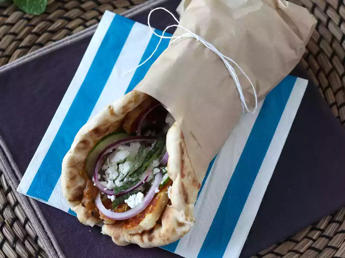 Gyros z halloumi, wegetariańska wersja greckiej kanapki! - zdjęcie 4