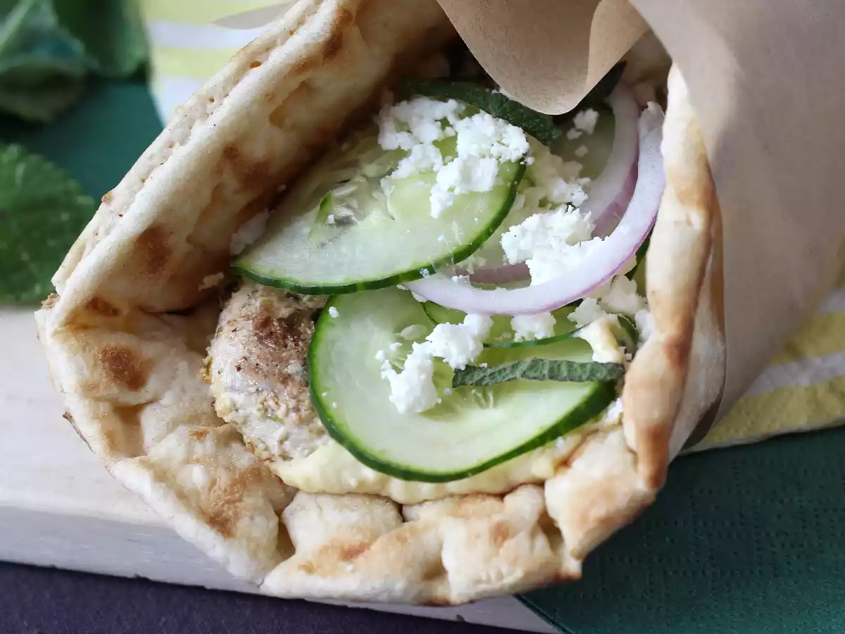 Gyros z kurczakiem - grecka kanapka, którą pokochasz! - zdjęcie 2