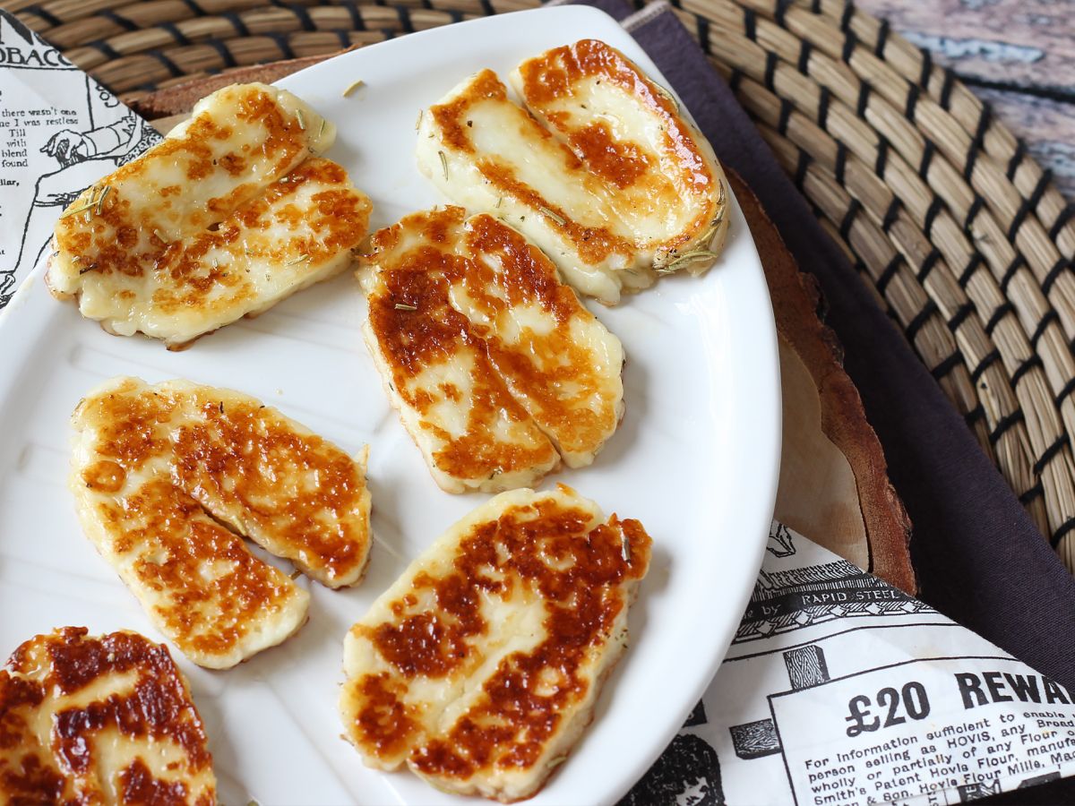 Halloumi smażone na słodko-kwaśno z miodem i rozmarynem - zdjęcie 4