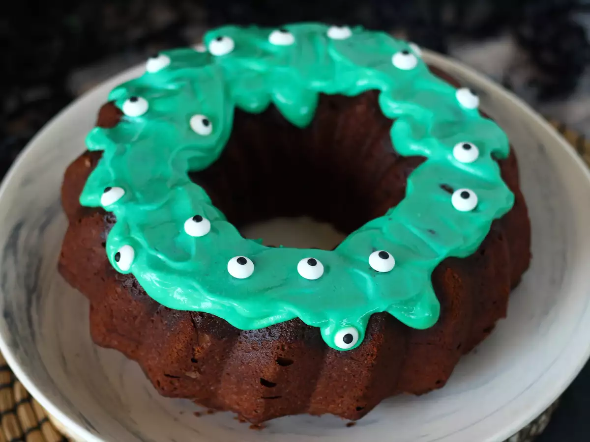 Halloweenowe ciasto typu bundt z diabelsko pysznym lukrem - zdjęcie 2