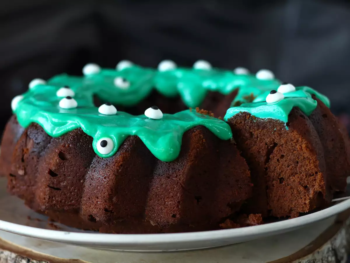 Halloweenowe ciasto typu bundt z diabelsko pysznym lukrem - zdjęcie 3