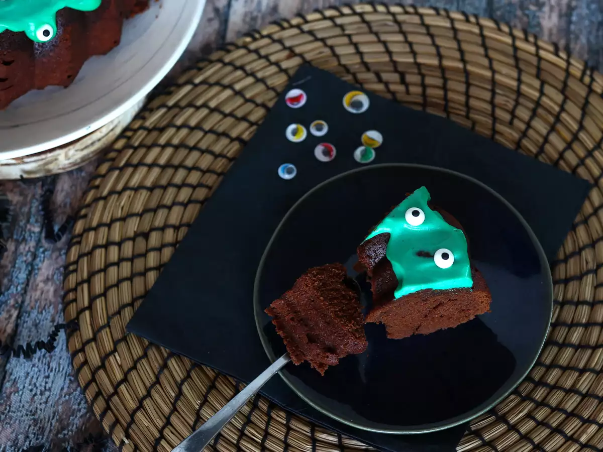 Halloweenowe ciasto typu bundt z diabelsko pysznym lukrem - zdjęcie 4