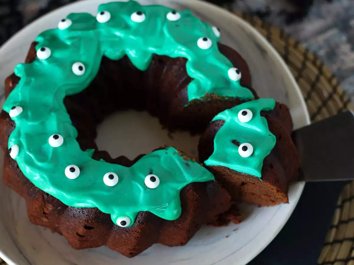 Halloweenowe ciasto typu bundt z diabelsko pysznym lukrem - zdjęcie 5