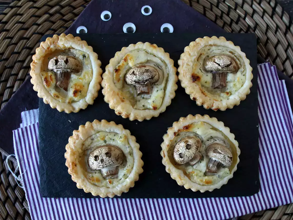 Halloweenowe tartaletki z pieczarkami i serem czosnkowo-ziołowym - zdjęcie 4
