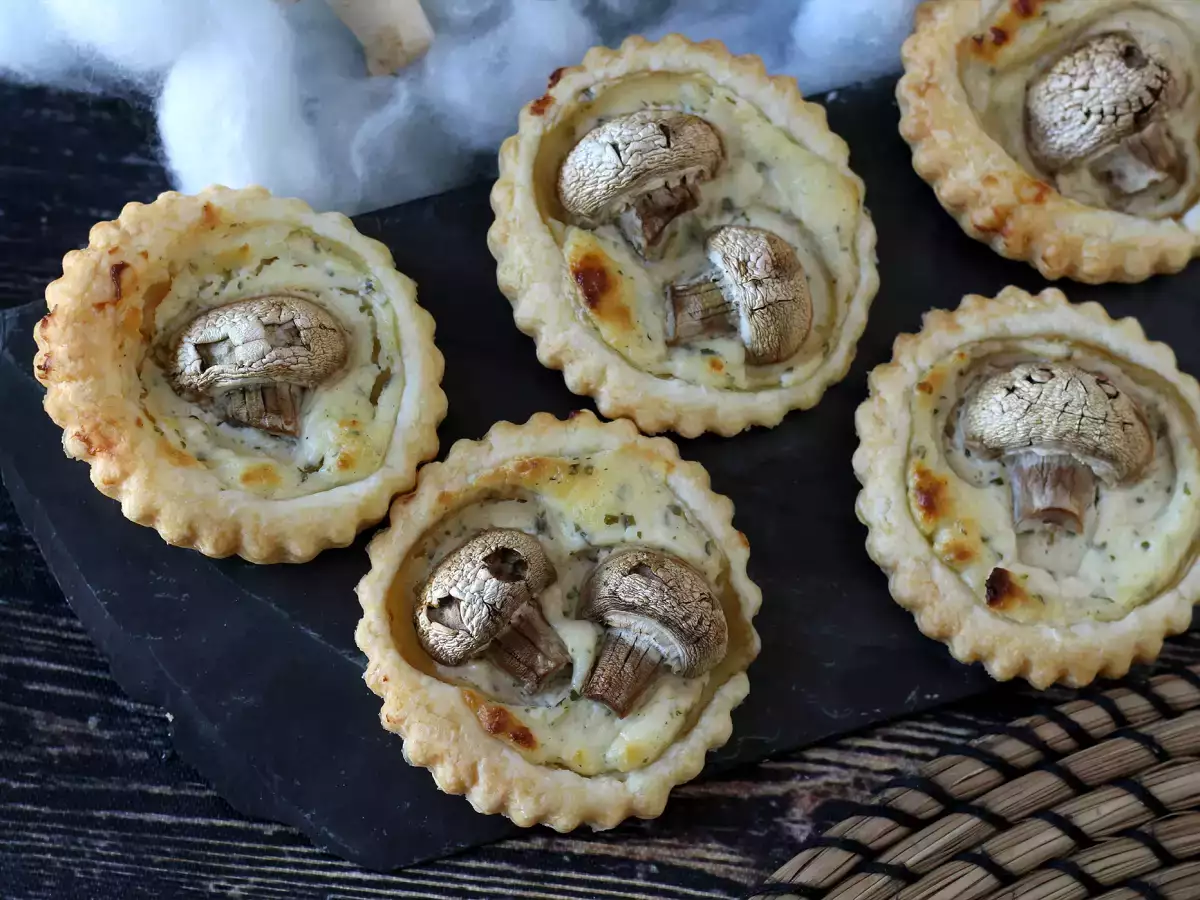 Halloweenowe tartaletki z pieczarkami i serem czosnkowo-ziołowym - zdjęcie 7
