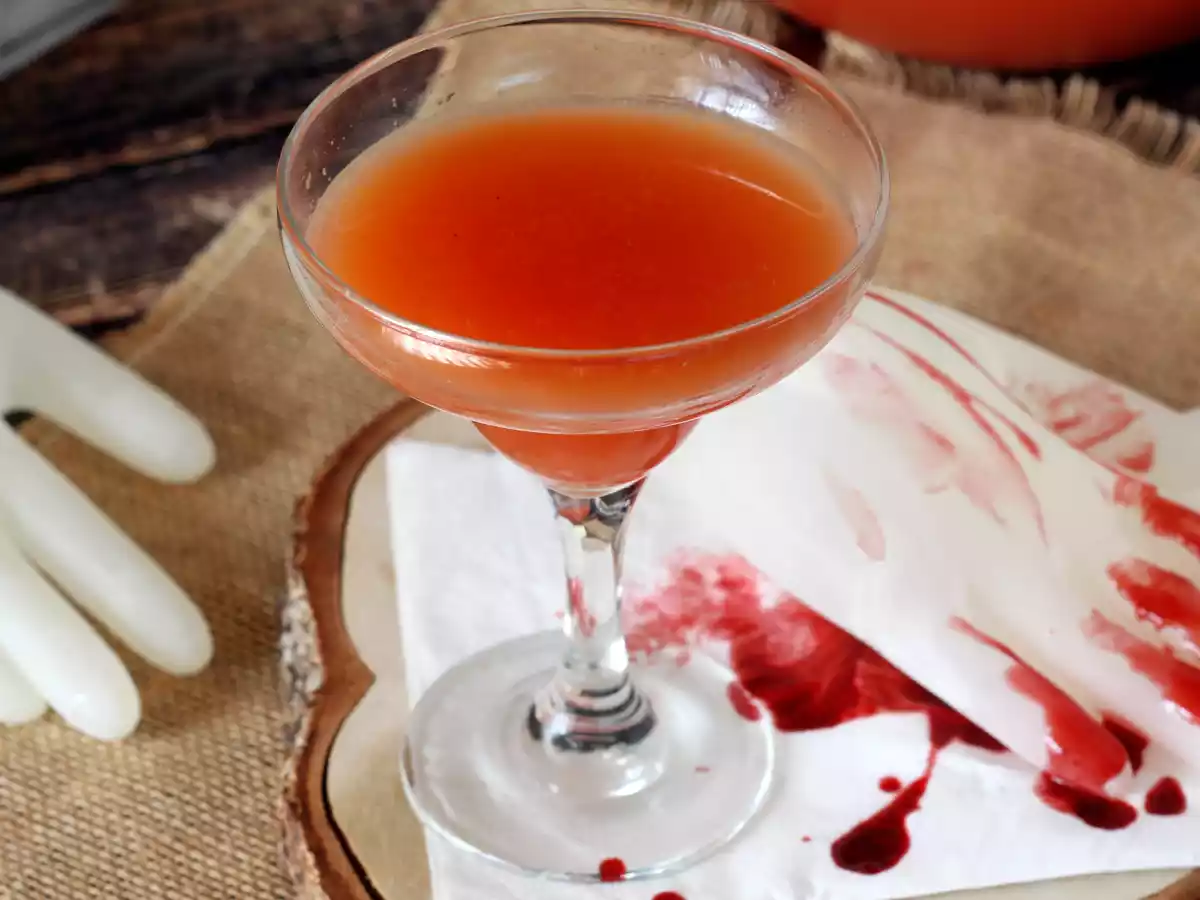Halloweenowy koktajl z ręką w kształcie kostki lodu - łatwy przepis! - zdjęcie 2