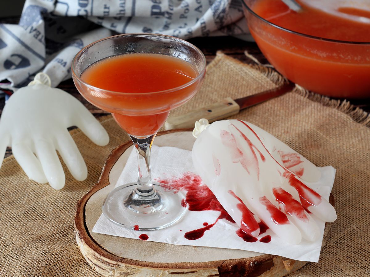 Halloweenowy koktajl z ręką w kształcie kostki lodu - łatwy przepis! - zdjęcie 4