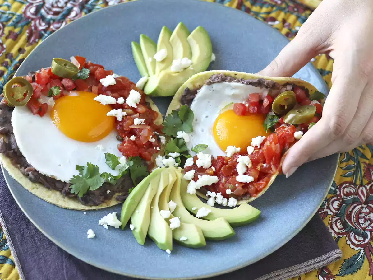 Huevos rancheros – kultowy, pełen smaku meksykański przepis - zdjęcie 5