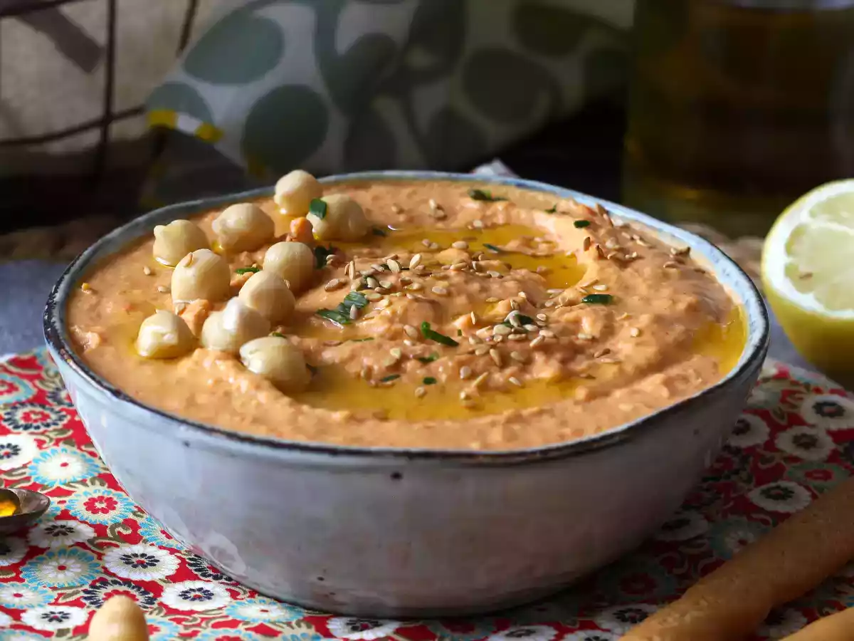 Hummus z czerwonej papryki