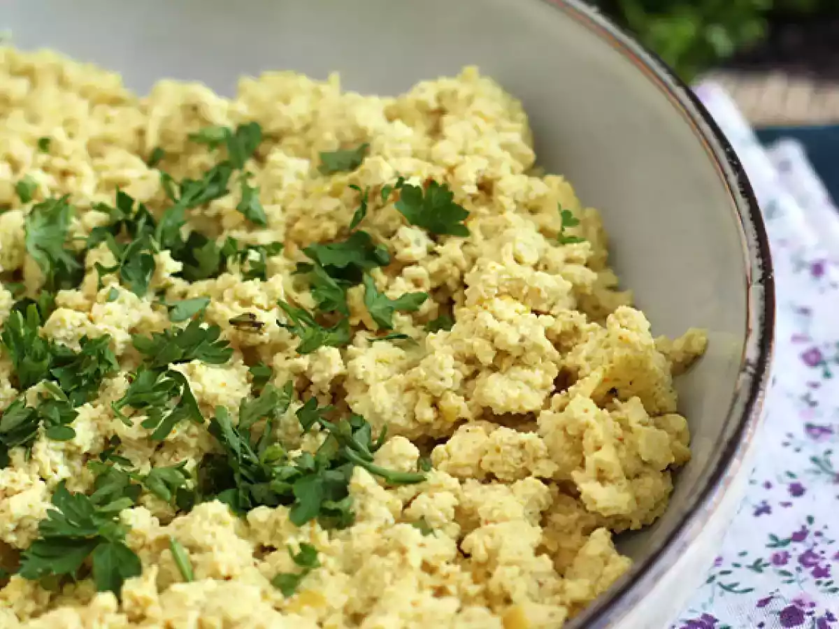 Jajecznica z tofu, która zastąpi Twoją jajecznicę! - zdjęcie 2