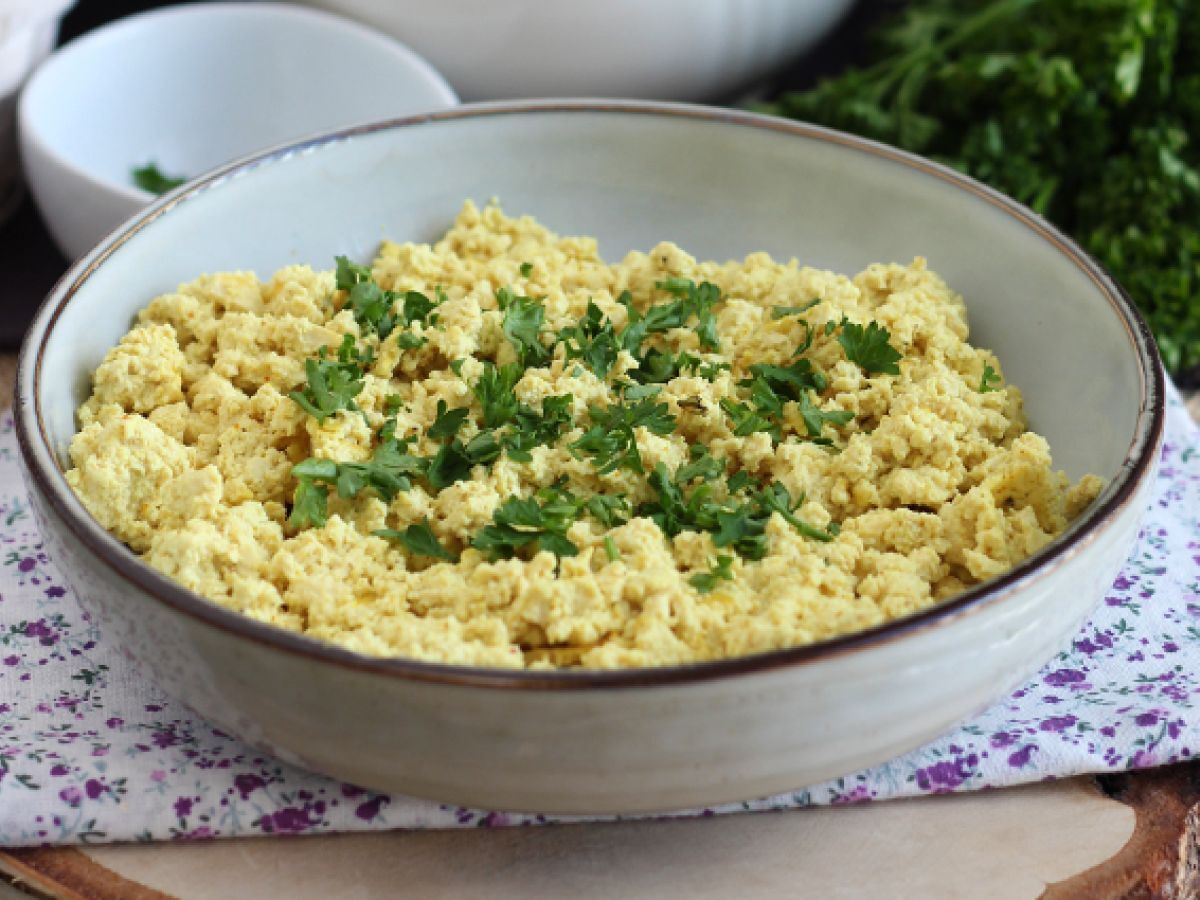 Jajecznica z tofu, która zastąpi Twoją jajecznicę! - zdjęcie 3