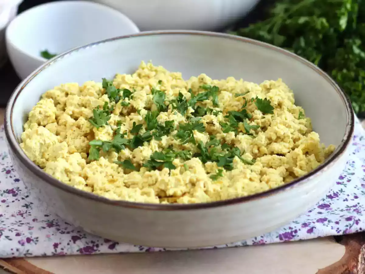 Jajecznica z tofu, która zastąpi Twoją jajecznicę! - zdjęcie 3