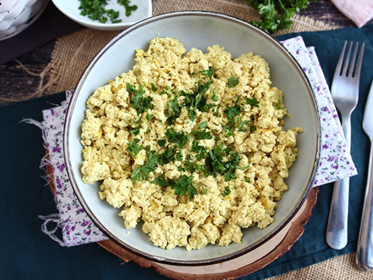 Jajecznica z tofu, która zastąpi Twoją jajecznicę! - zdjęcie 4