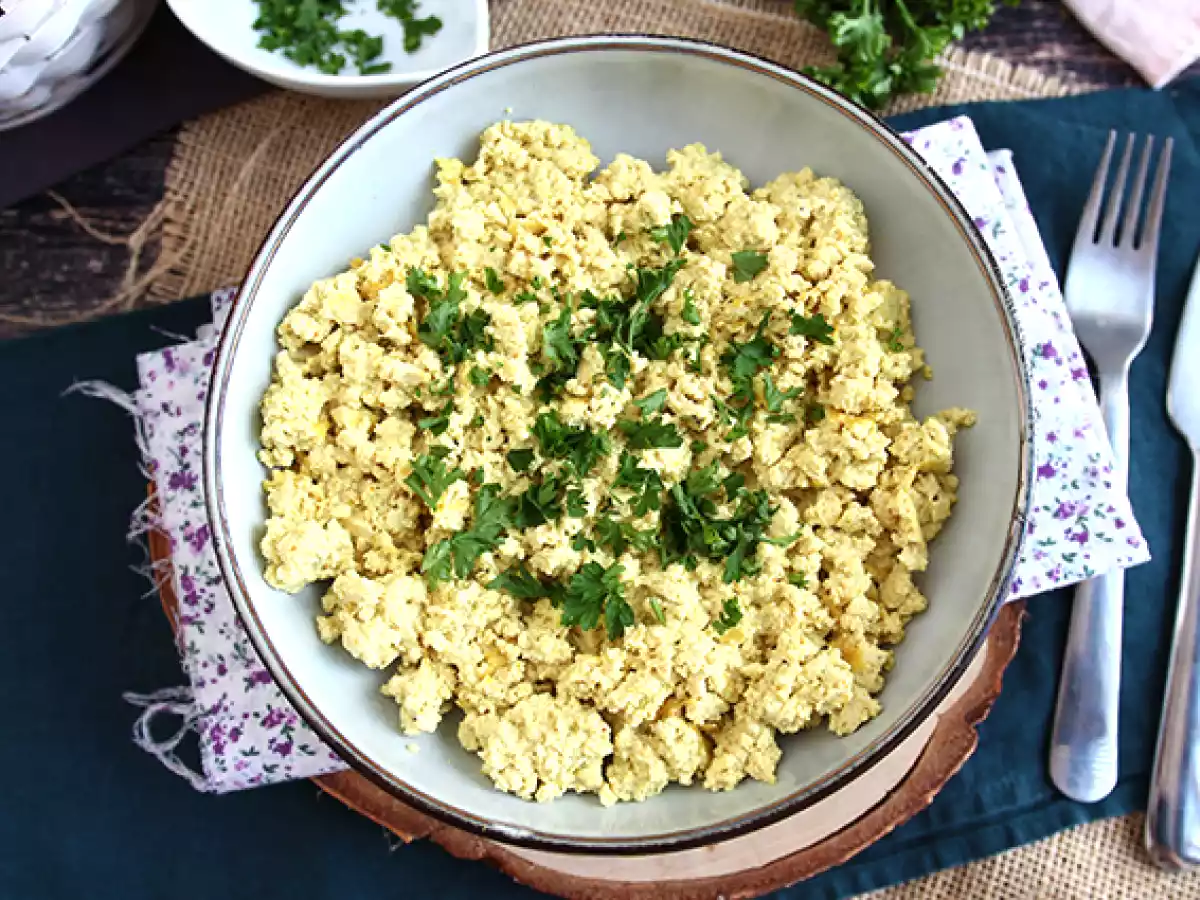 Jajecznica z tofu, która zastąpi Twoją jajecznicę! - zdjęcie 4