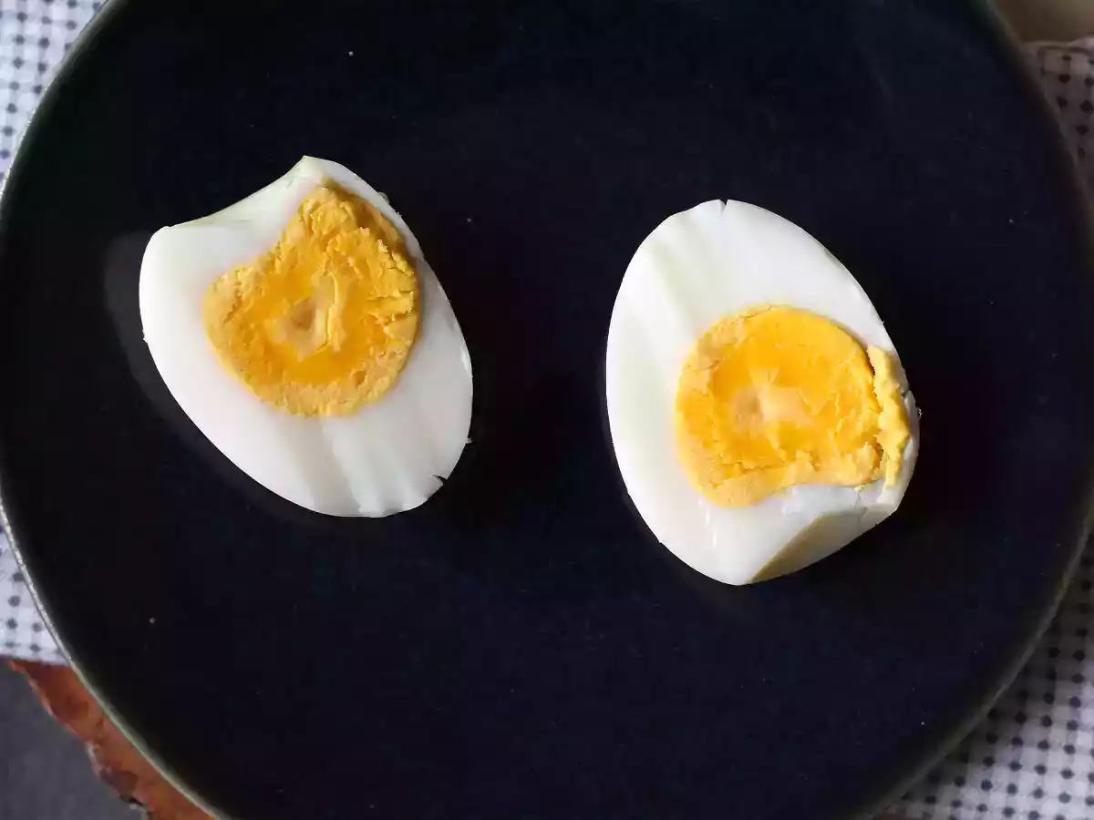 Jajka na twardo w frytkownicy powietrznej - zdjęcie 2