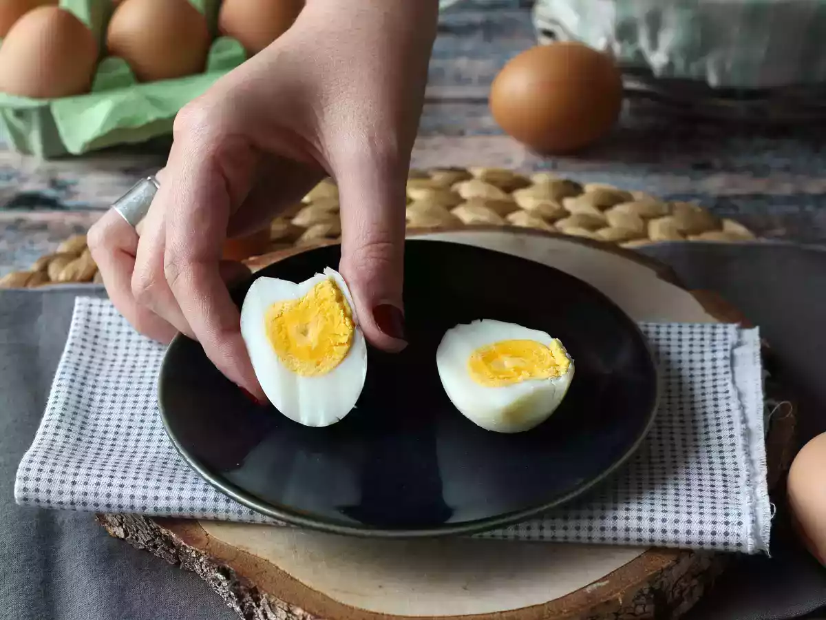Jajka na twardo w frytkownicy powietrznej - zdjęcie 3